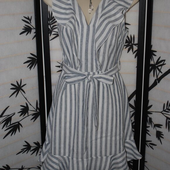 🌞👗Cute and Comfy SHE + SKY Blue and White Stripe Chambray Dress🌞👗 - Picture 4 of 14